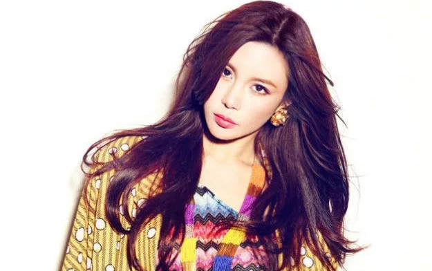 那个宁愿坐在宝马里哭的人,那个宁愿坐在宝马里哭的女孩