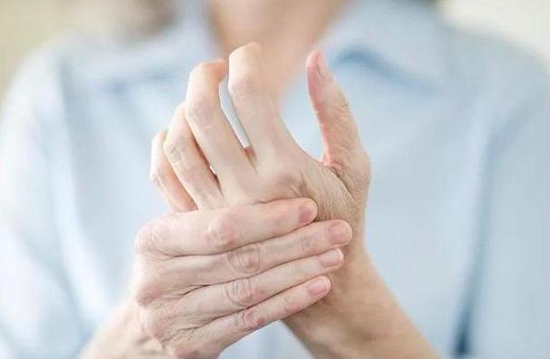 血液粘稠手麻该多注意什么,手麻平时应注意些什么