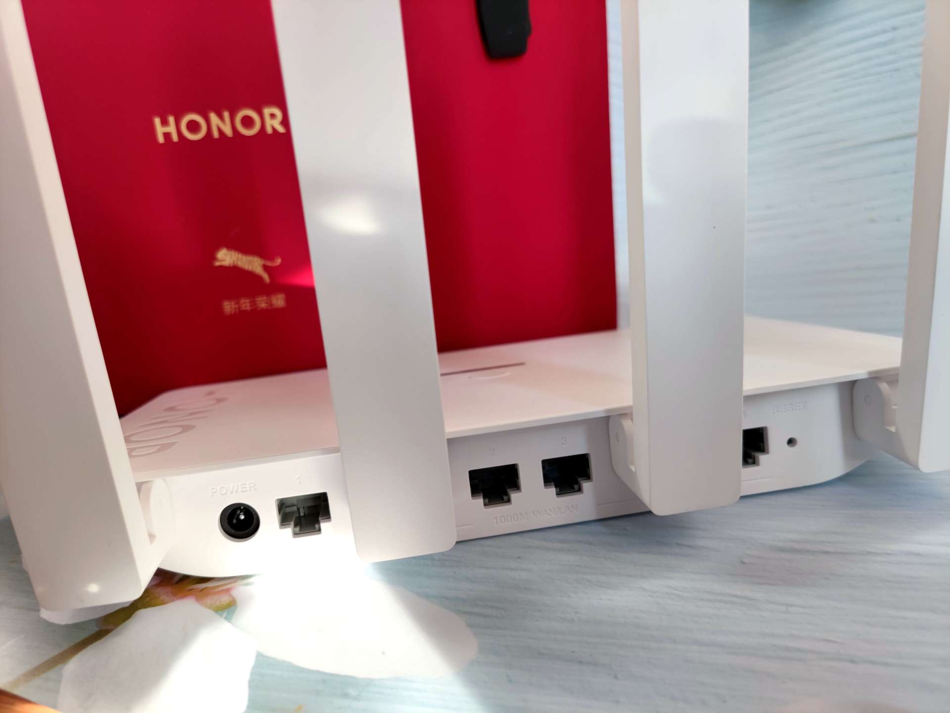 荣耀路由4pro5点以后信号弱,荣耀路由4pro信号不好怎么办