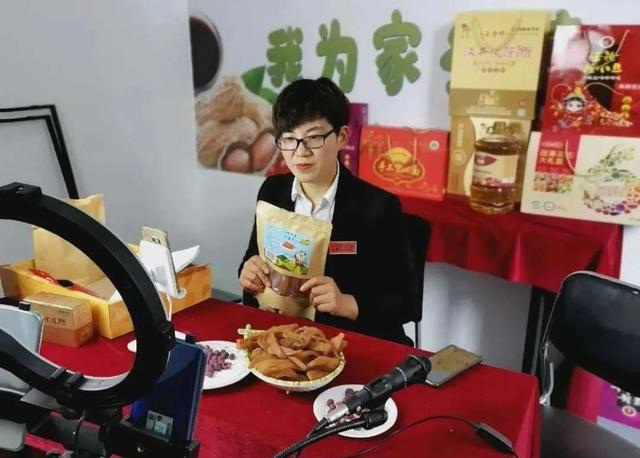 大姐一招将红薯干年销900万,带动当地经济,红薯姐怎么做到的?