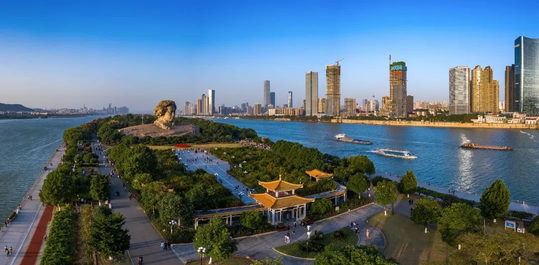 非凡十年十个维度看中国,非凡十年致敬时代英雄