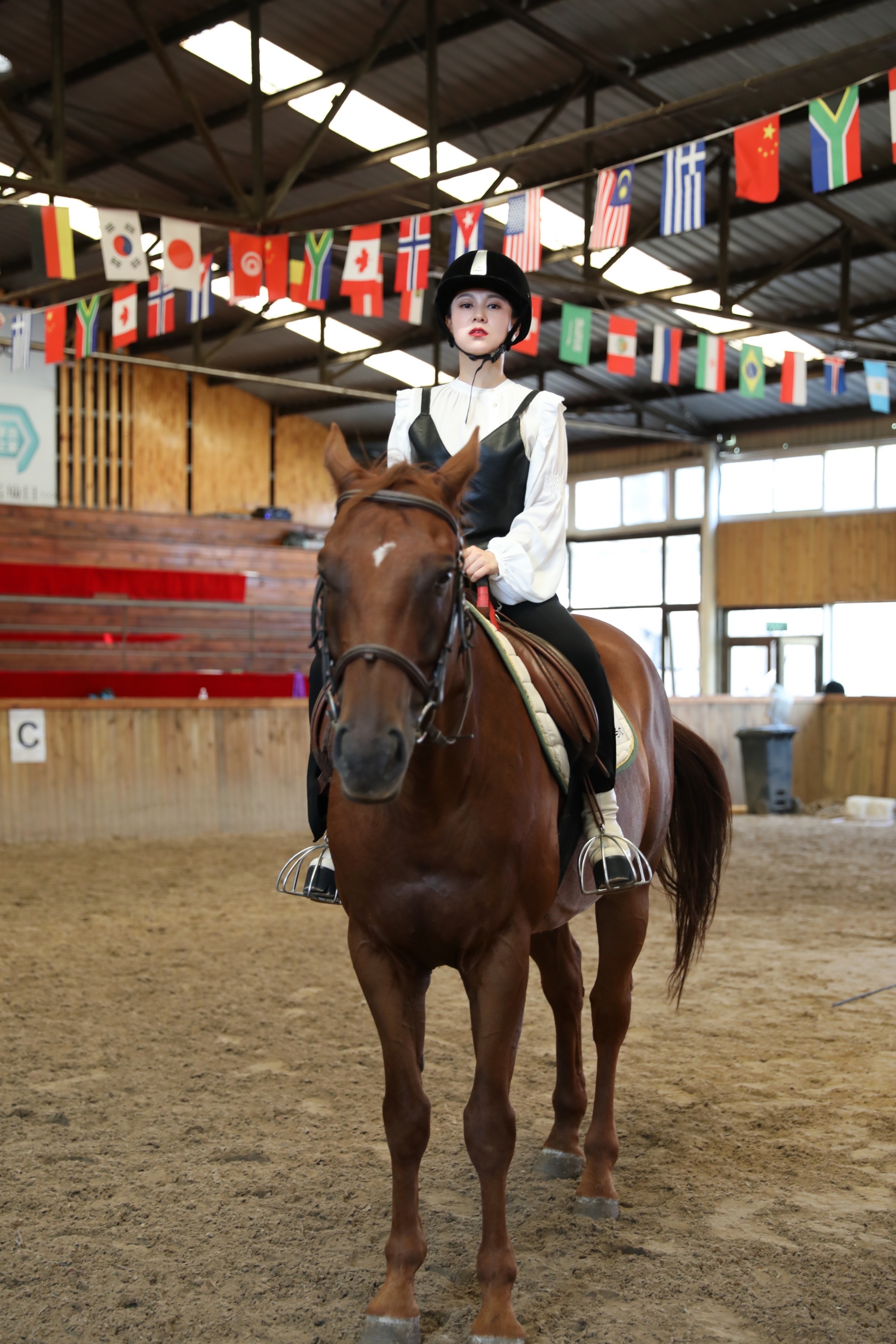 中国知名主持人刘美希,最美国际主持人刘美希探访进博会