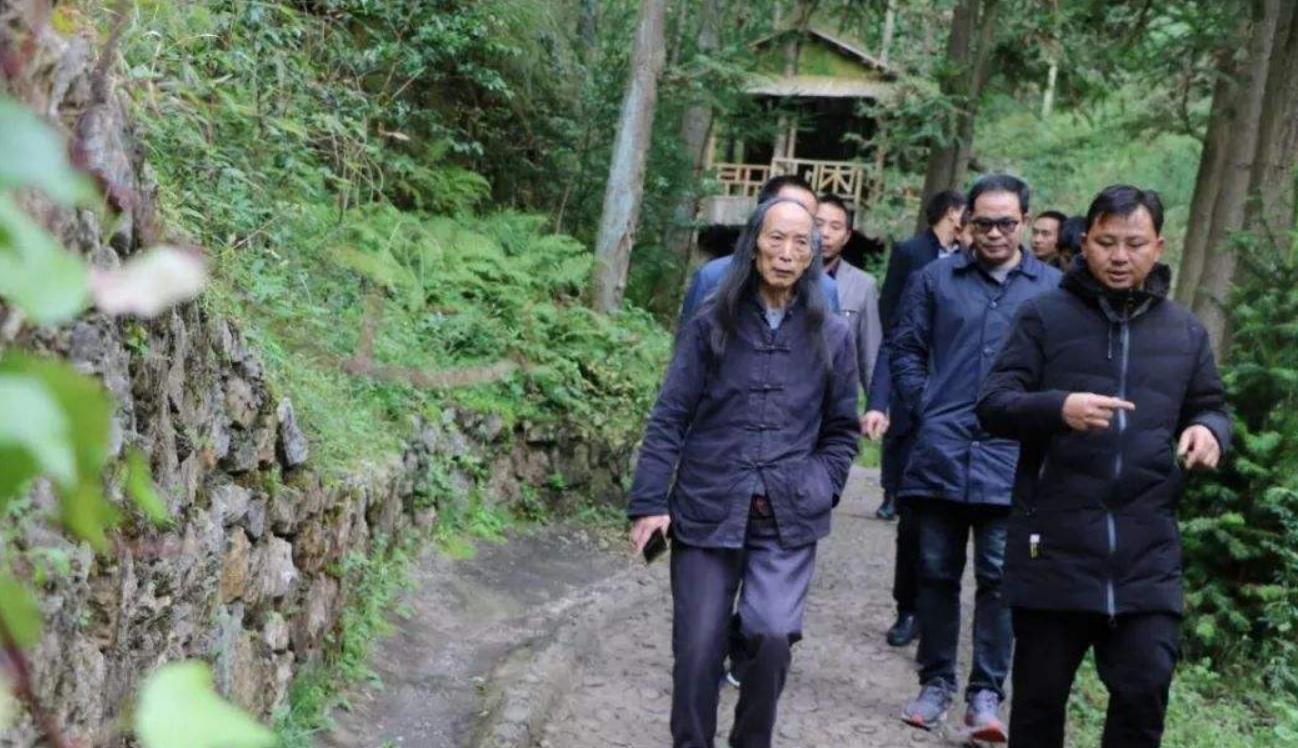 隐居深山的民间艺术家,艺术家隐居山野