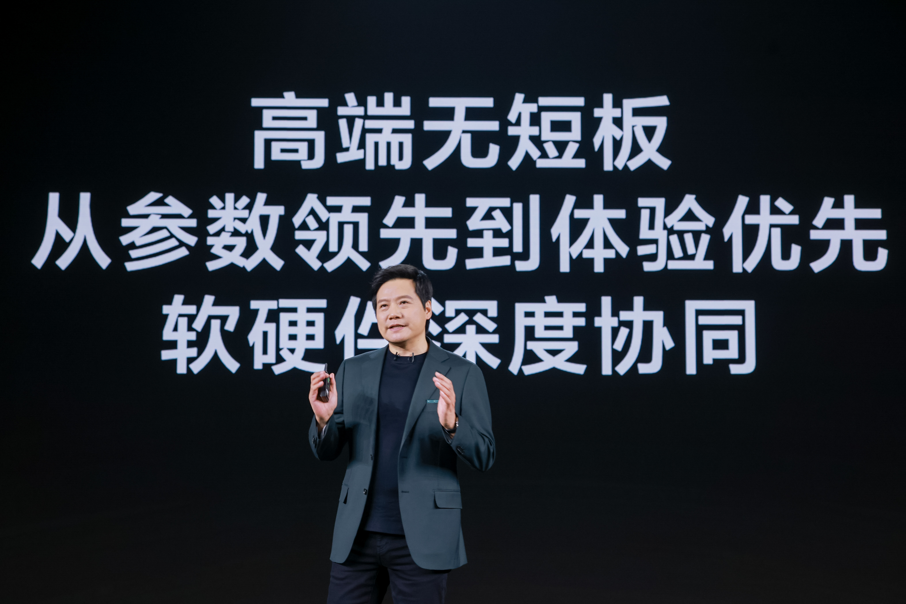 买小米13与苹果14哪个更有性价比,高配小米13和低配苹果14购买哪个