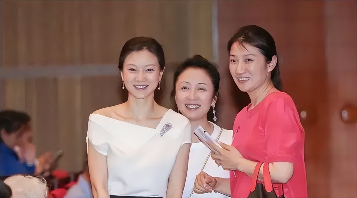 陈婷19岁声称不后悔嫁给张艺谋,19岁陈婷嫁给了谁