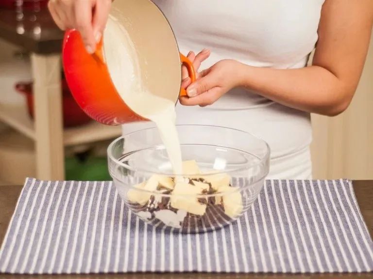 巧克力蛋糕一点也不甜,精致美味的巧克力蛋糕其实很简单