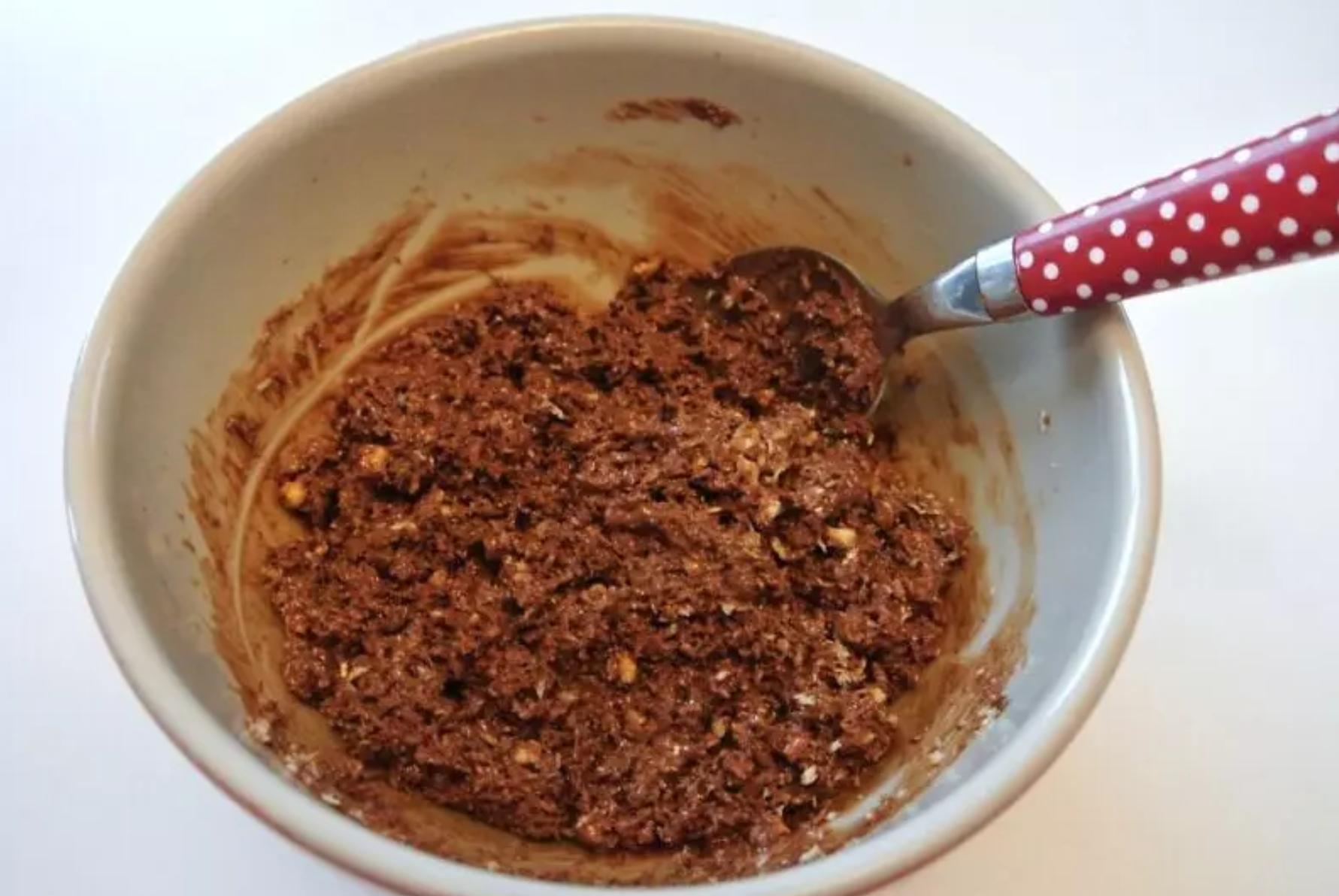 巧克力蛋糕不用烤箱和面粉怎么做,用巧克力做美食不用烤箱和打蛋器