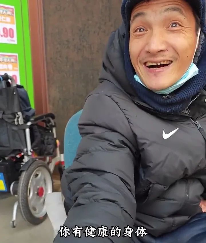 90后小伙子卖惨,脑瘫橘子哥