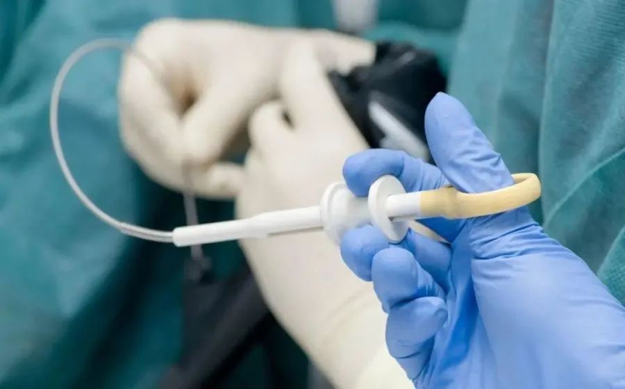 一年前做的胃镜食道挺好,半年前做胃镜没问题但还是胃痛