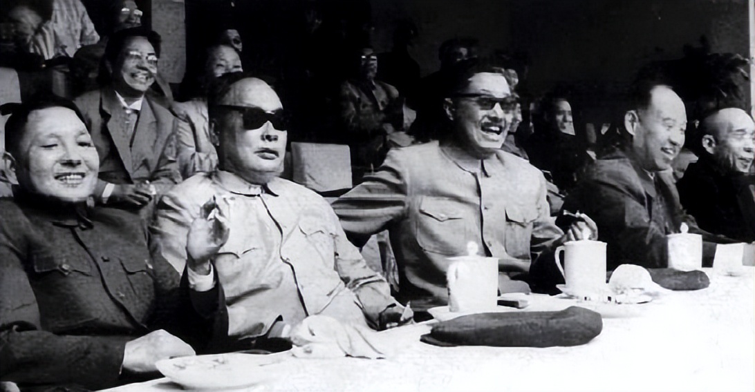 1963年，贺龙对国足说：拿不到前三，回来就解散！最终结果如何？