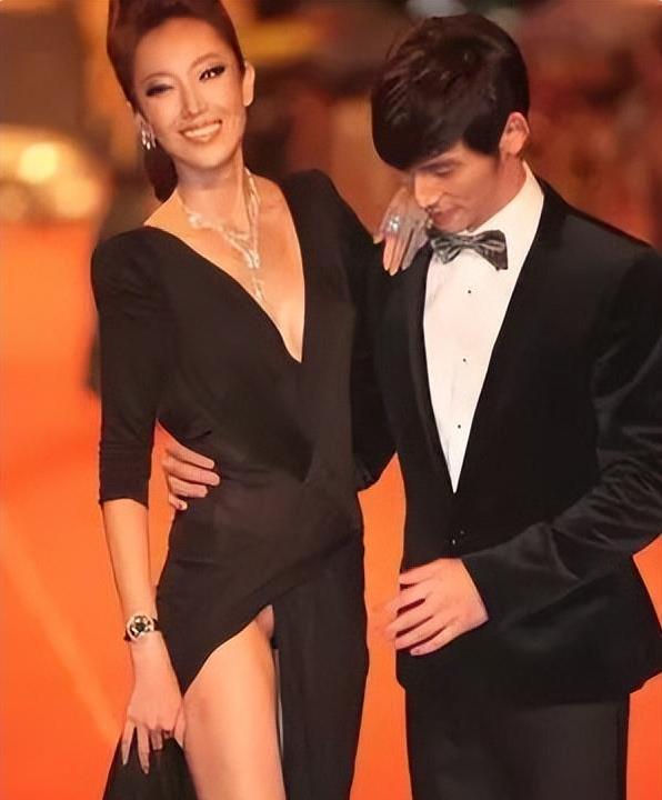 陷害王心凌，故意在红毯上出风头，她就是周迅的“胡言乱语”