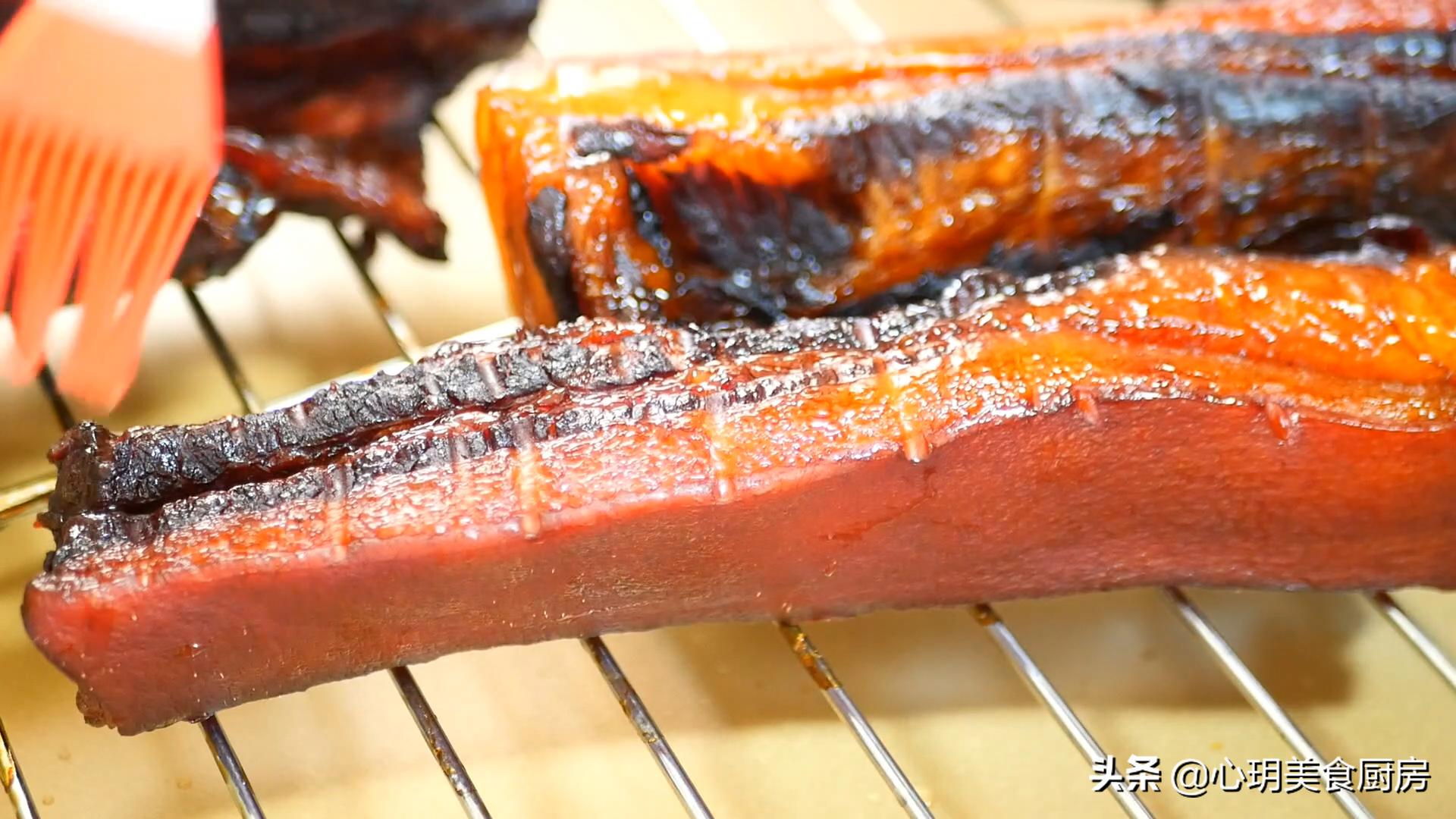 五花肉直接放水里煮一个小时,五花肉直接放酱油中泡2天