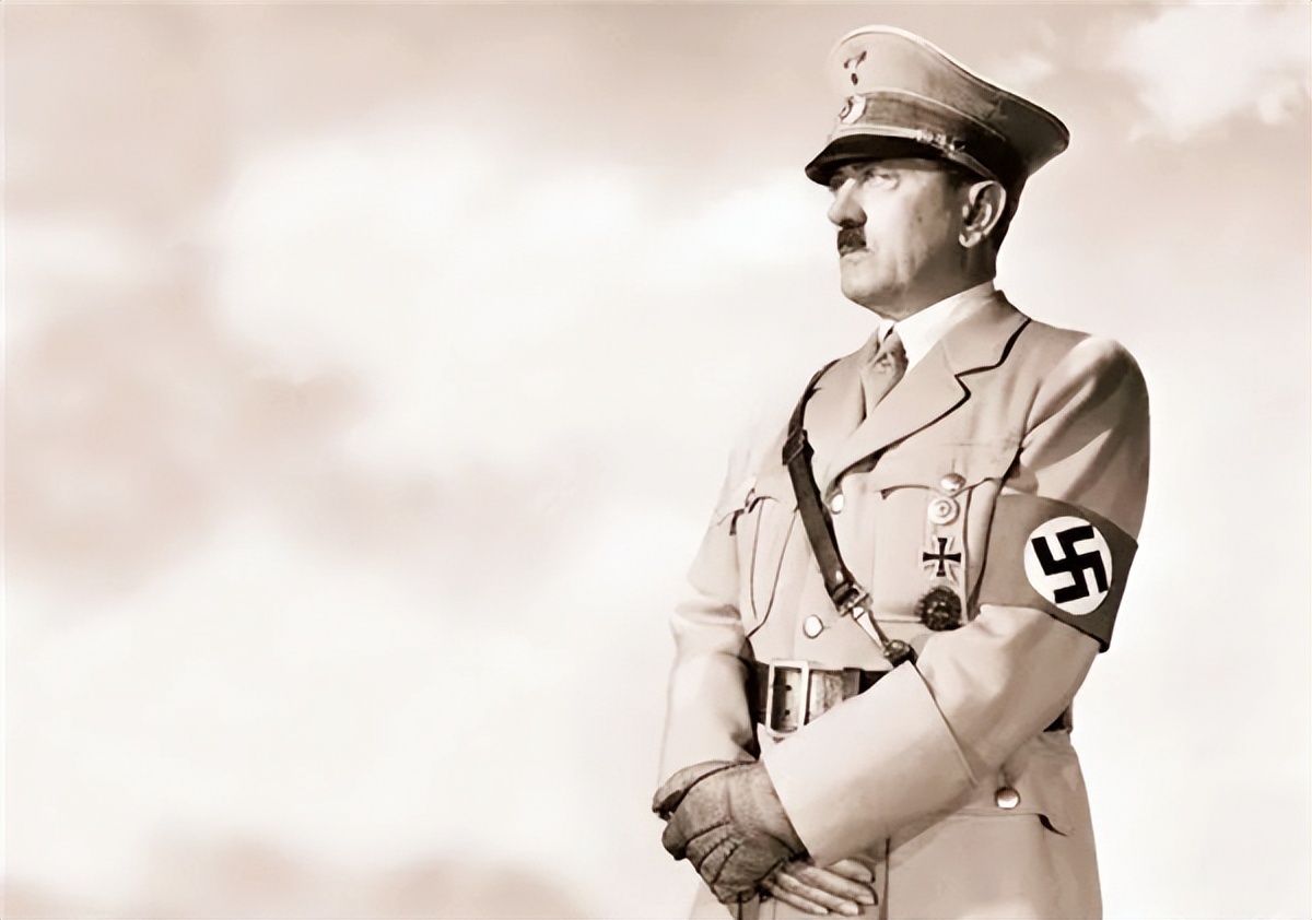 320名纳粹漂亮女兵：怕被苏军报复，狂欢后集体选择自杀