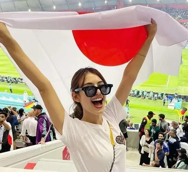 世界杯日本德国女球迷的镜头,世界杯看台上的日本女球迷篮球