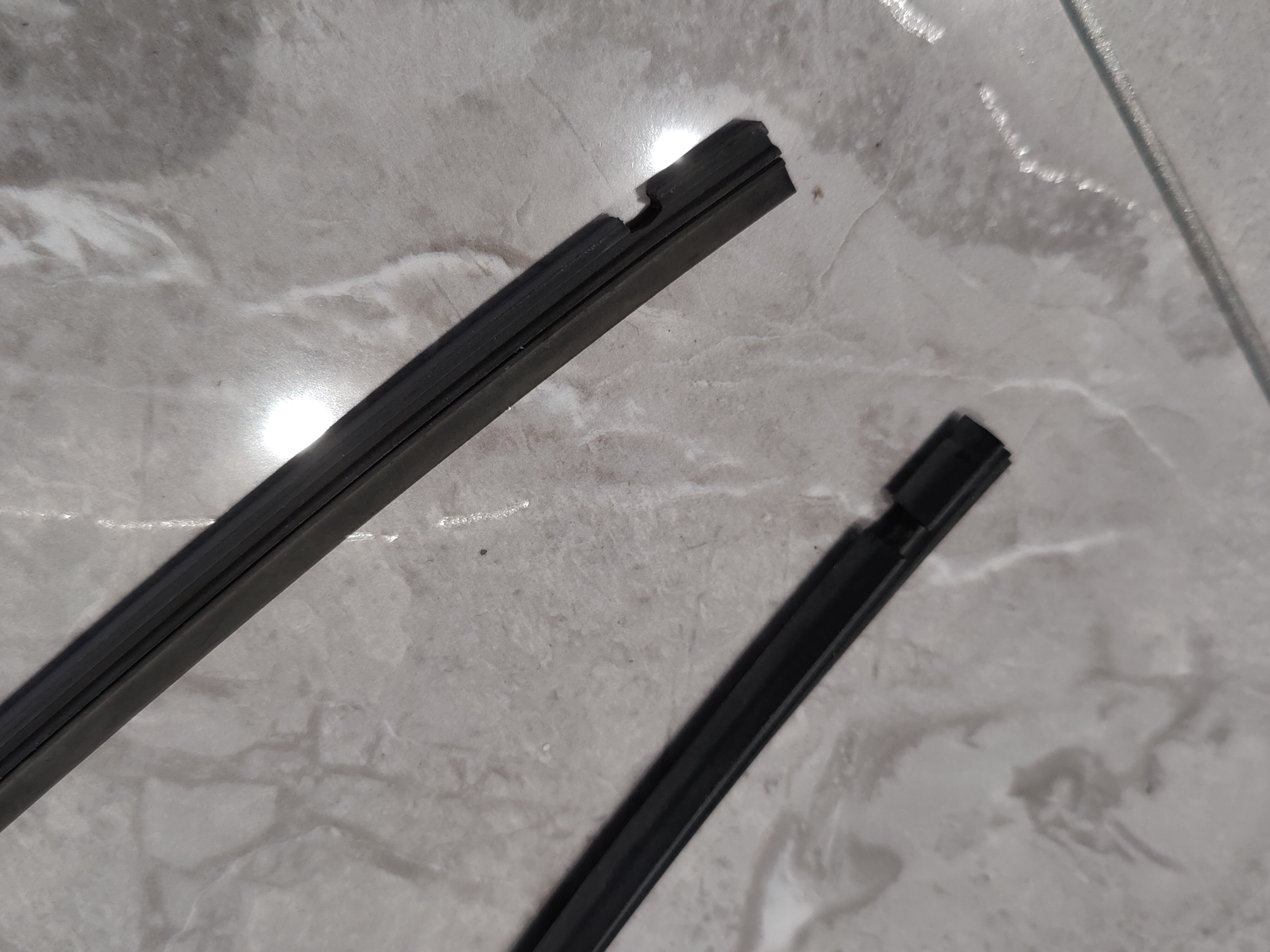 昂克赛拉原装雨刷胶条更换,马自达昂克赛拉如何更换雨刷胶条