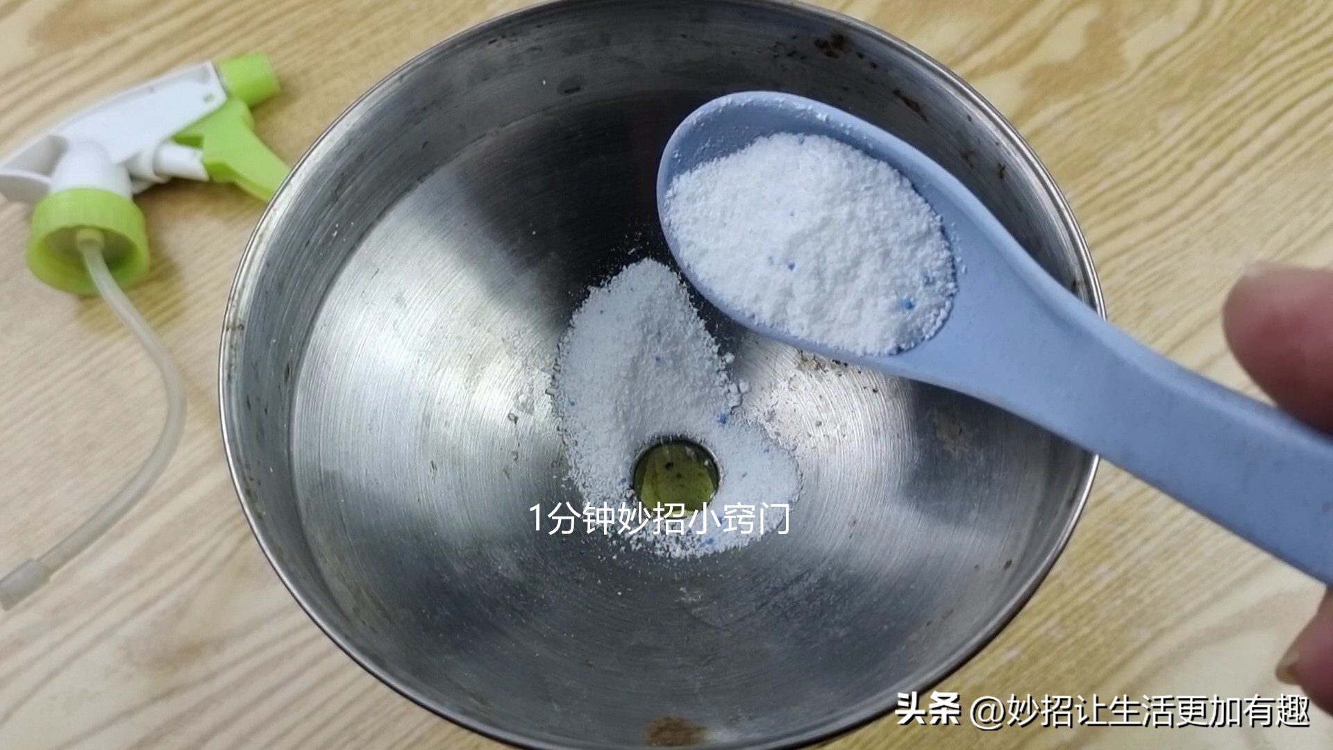 用白菜叶擦油烟机,油烟机上的白菜叶怎么清理