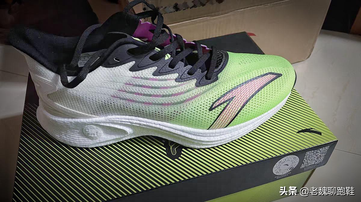 所有品牌性价比超高的跑鞋,十大公认最强跑鞋日常穿搭也能用