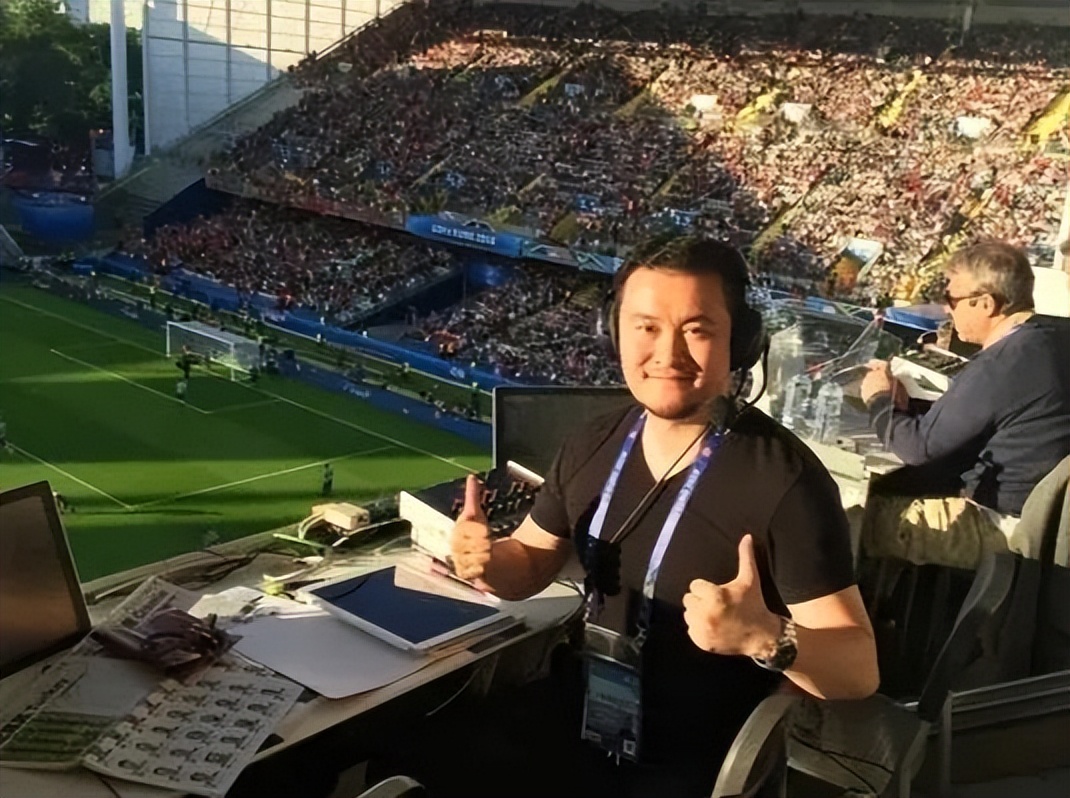 足球解说员贺炜恭喜梅西夺冠,贺炜经典催泪解说词梅西