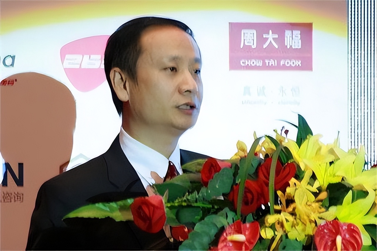 他17岁上清华，29岁辞职创业，疫情期间日赚1亿，如今身家1291亿