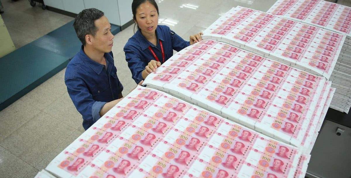 破损的100元人民币能在银行换钱吗,银行回收破旧外币吗