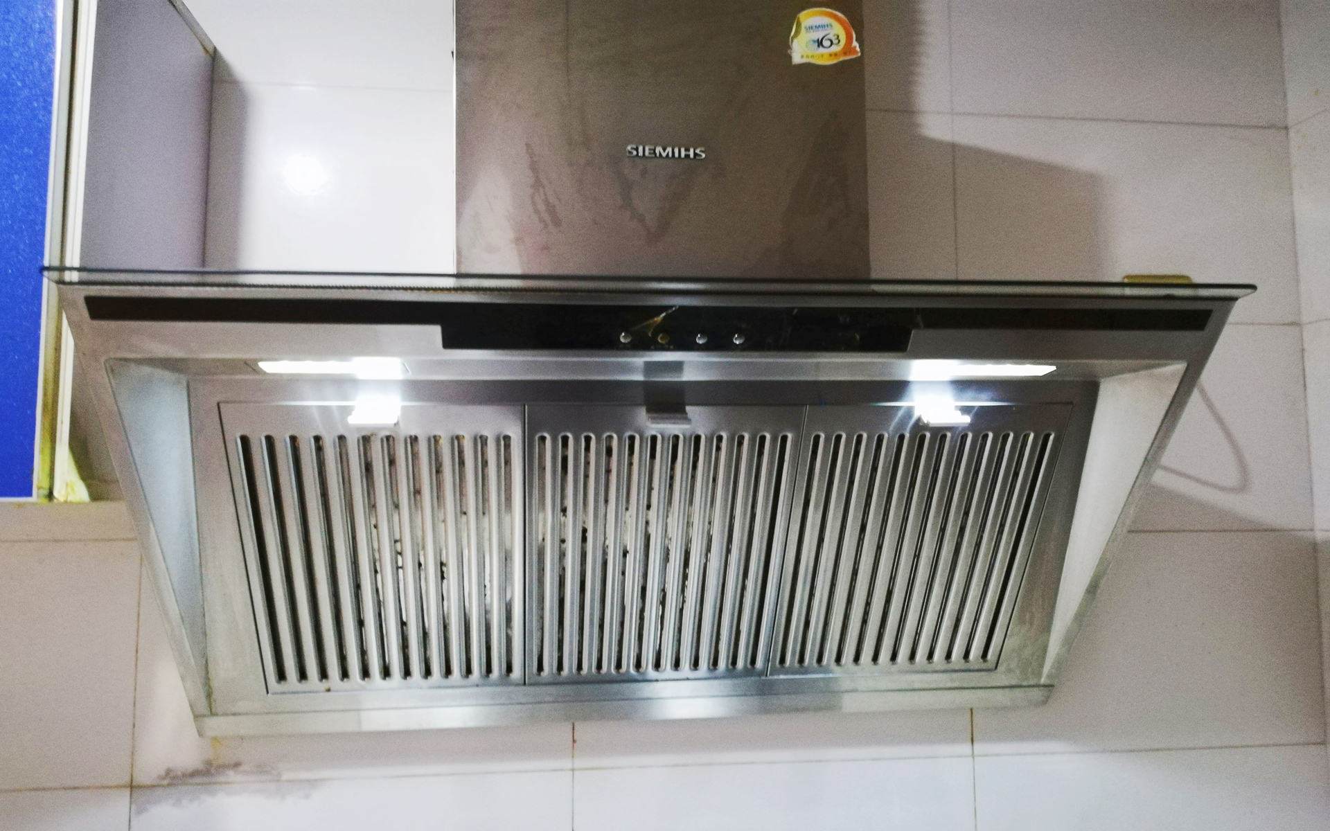 清洗油烟机用一个口罩,一次性口罩可以用来清洗油烟机