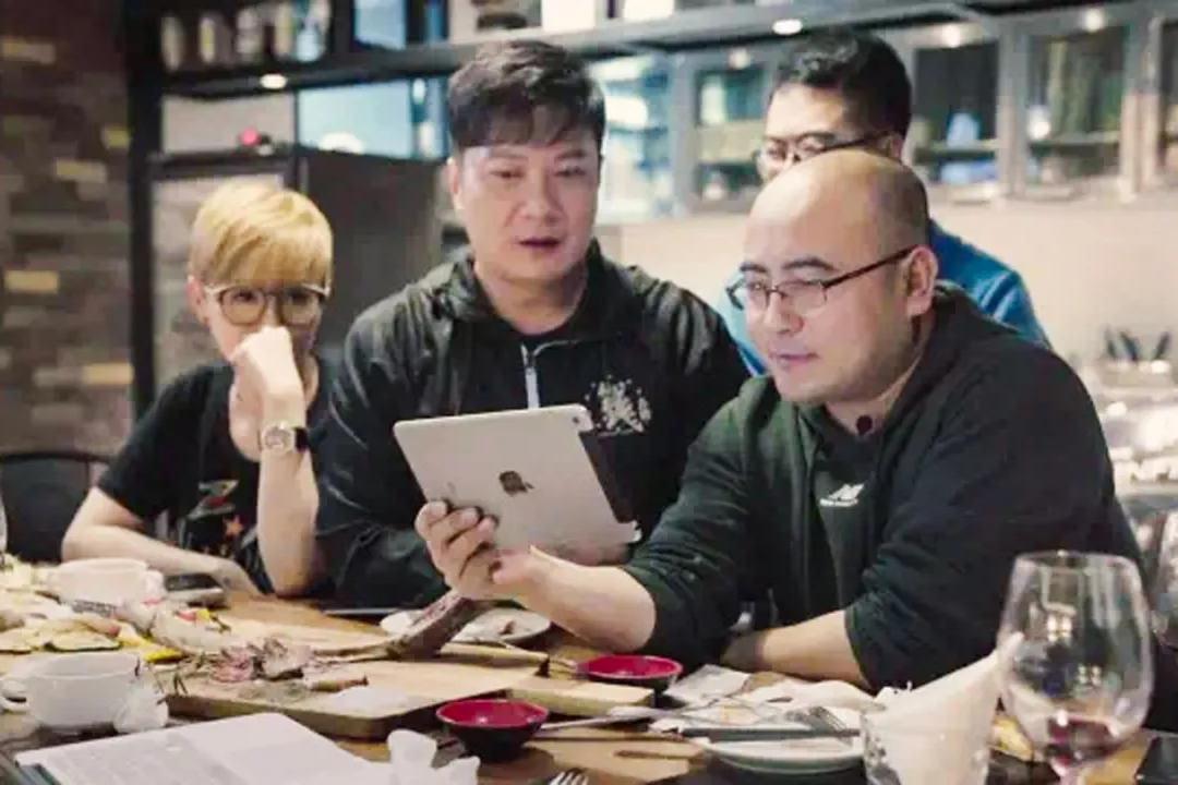 87岁开山鼻祖去世！那个拿命搏的港片时代，捧出的都是巨星