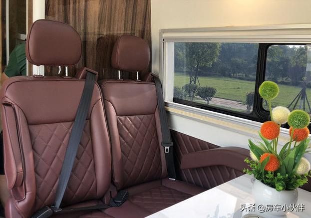 福特房车对比上汽大通原厂房车,高级福特房车改装案例