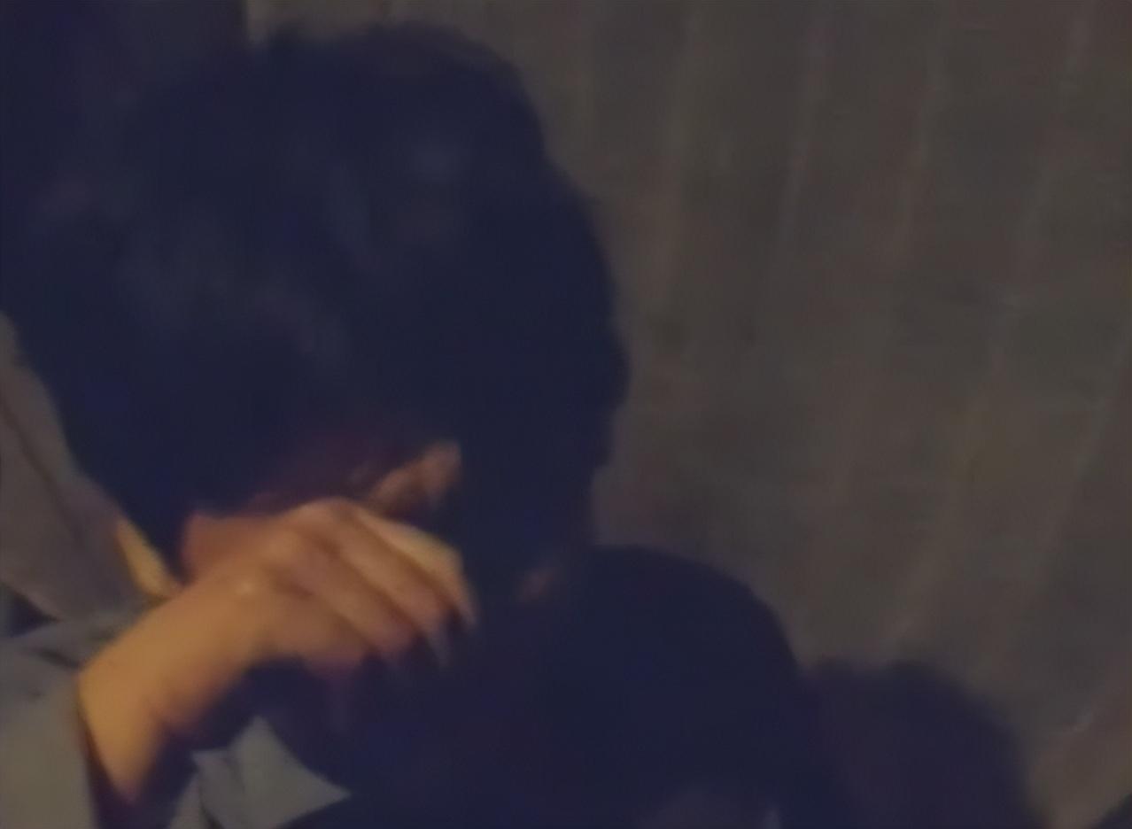 公公霸占儿媳6年，当着儿子的面行苟且之事，儿媳做法令人不解