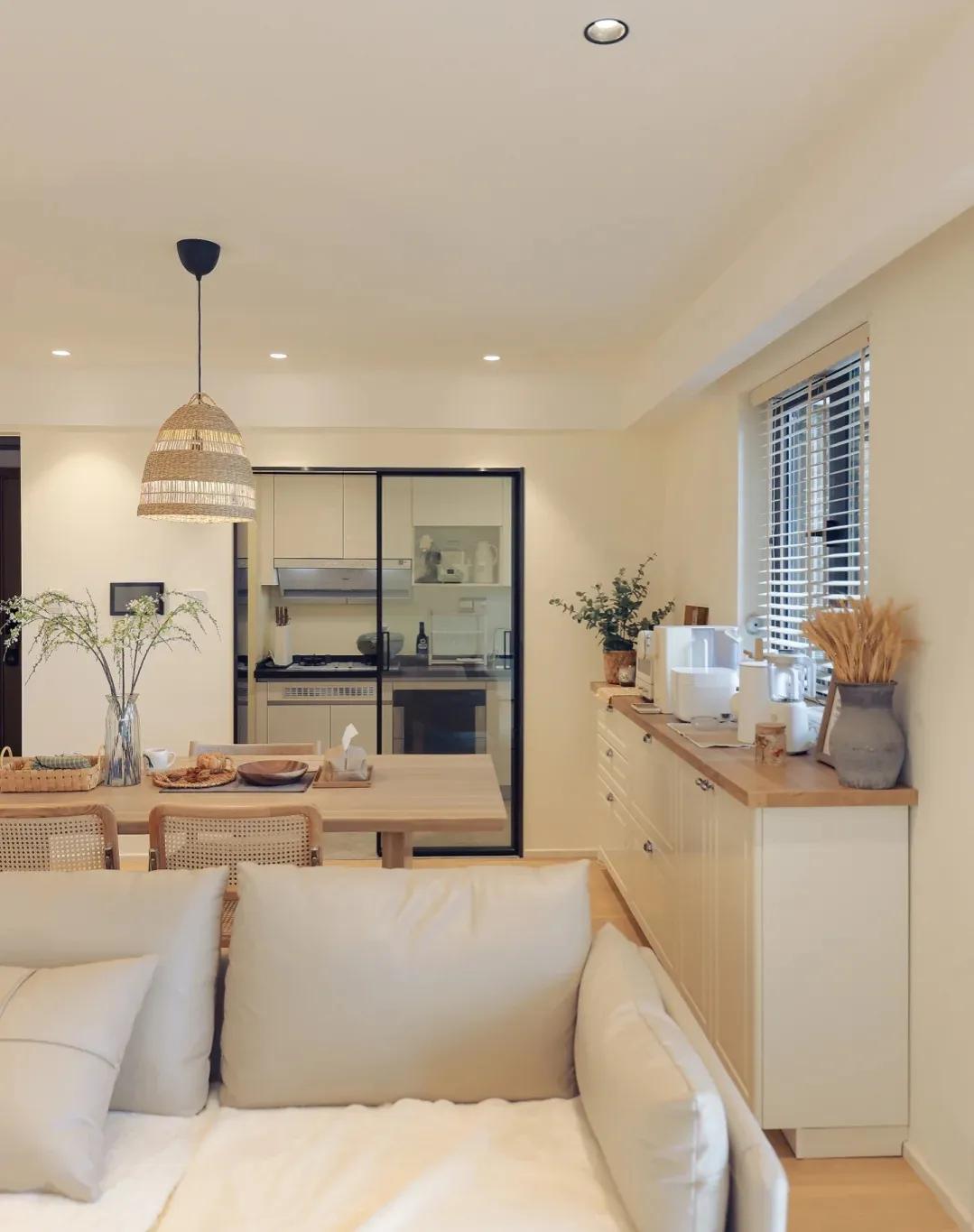 女子晒自家装修让人哭笑不得,女子晒出装修了一半的房子