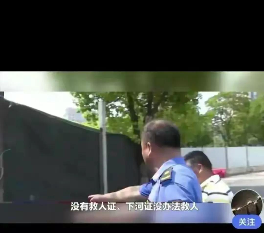 男子被疑似城管队员掌掴,警方回应男子遭城管掌掴