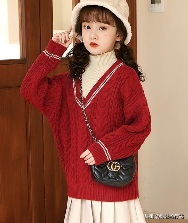 今年女童装最流行毛衣的款式,童装男童针织衫毛衣间色款