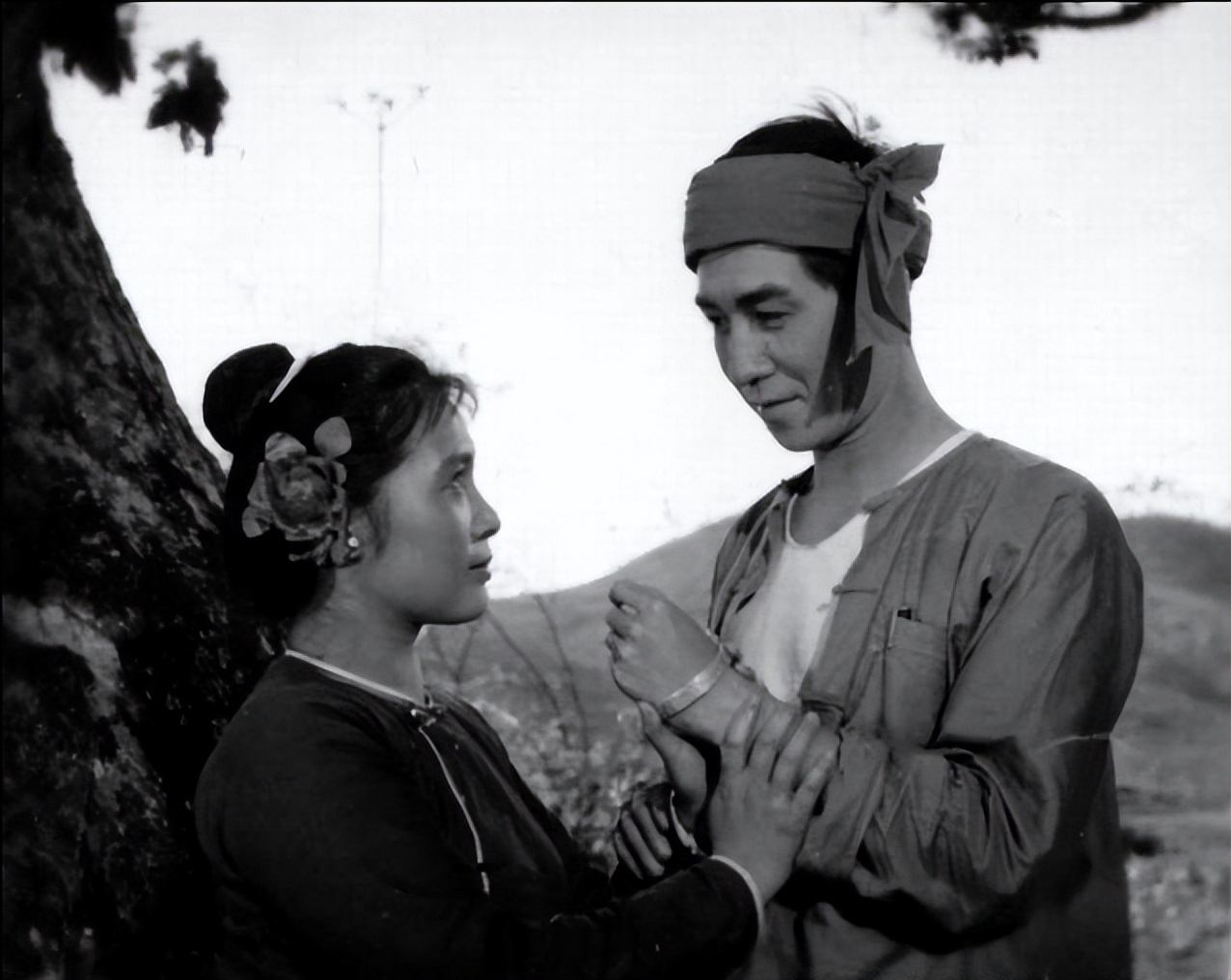 昔日男星康泰才华横溢心地善良人见人爱的银幕帅哥一生太不容易了