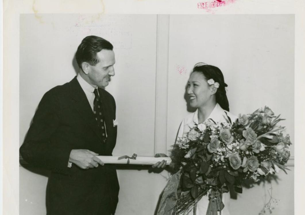 鏃ュ啗鍏借褰╄壊鐓х墖,渚靛崕鏃ュ啗鍏借缁濈増鐓х墖