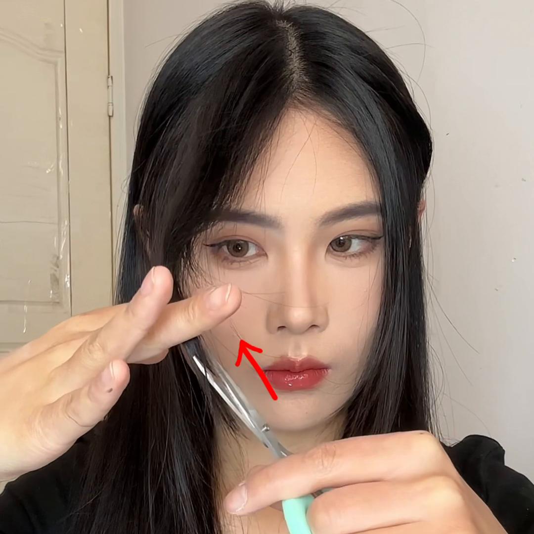 方脸姐妹一定要剪这个三段式高层次中长发！自己在家就能剪...