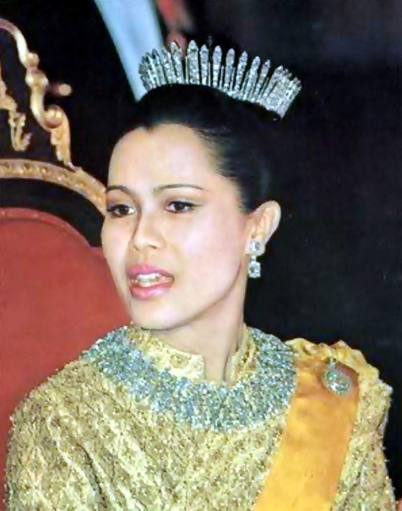 泰国王后诗丽吉钻石王冠,泰国国王皇冠