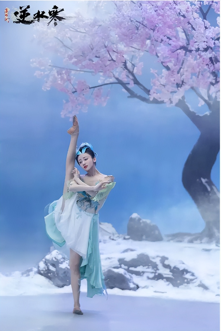 娇小女Coser好大口气，自语不能盯看三秒，向国家级舞者发起挑战