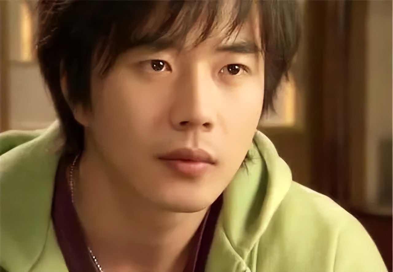 长了一张干净贵气又有书卷气的脸,长得风流倜傥情史干净的男明星