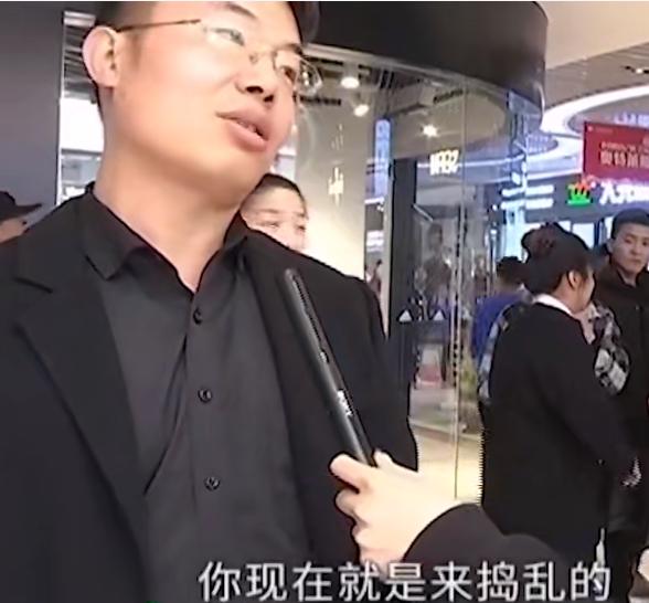 2019年河南女子给孩子买金镯,戴6小时就掉色,找商家询问遭威胁