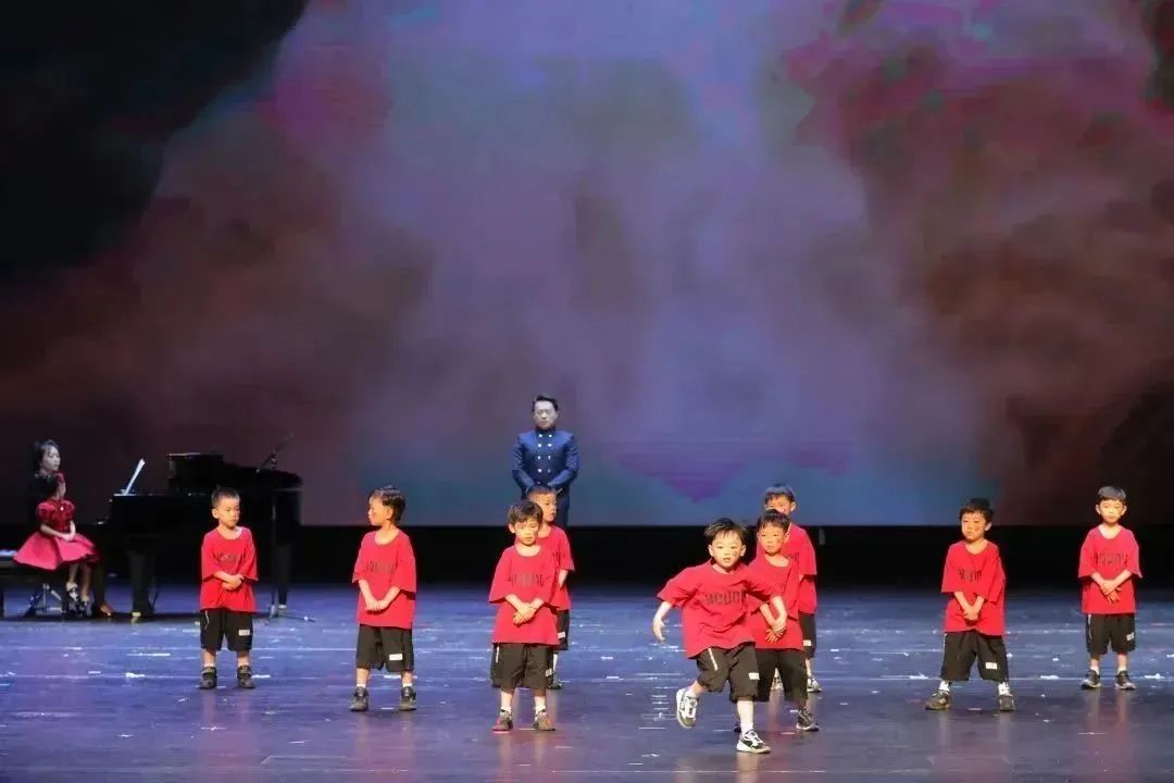 少年儿童心向党活动展览,老少童声颂党恩携手迈向新征程