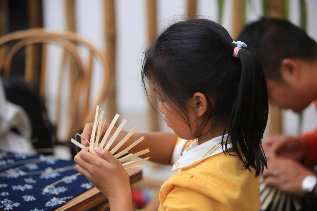 国庆飞机立体手工作品幼儿园,幼儿园中班国庆手工作品简单飞机