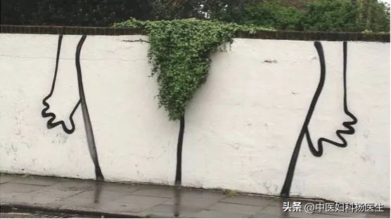 48岁女子*体下**发出恶臭被老公嫌弃，医生说明明是男人的错！