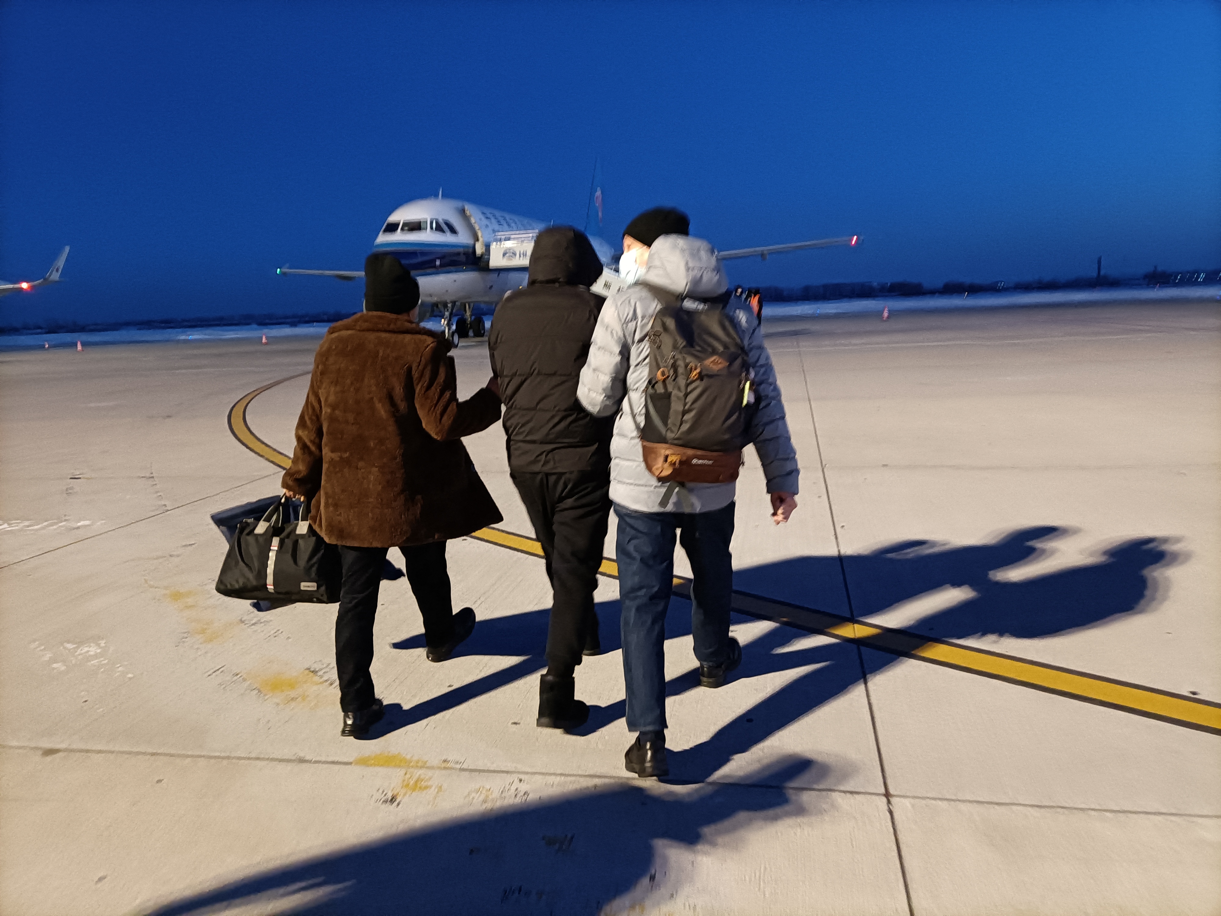 中年警察纪事八：房价最低城市出差，寒夜里的珍贵的冰糖葫芦