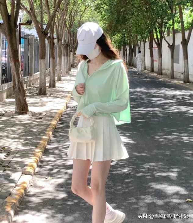 防晒衫吊带背心短裙三件套,今年最洋气的防晒衫搭裙子