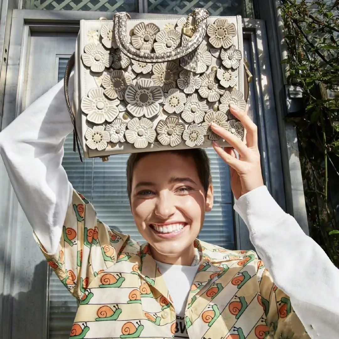 coach蔻驰2023新款提花单肩邮差包,coach蔻驰男包2022