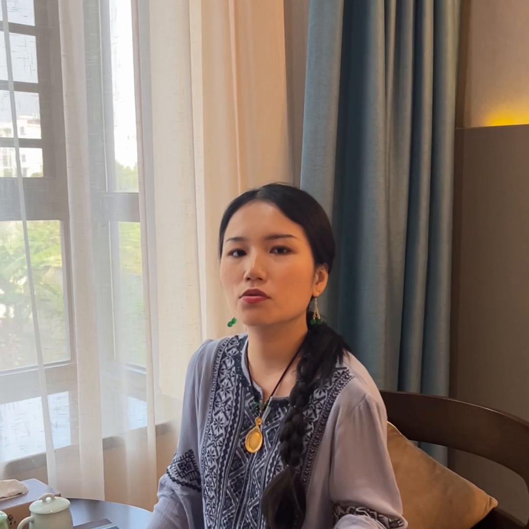 帮一个缅甸过来云南打工的小姐姐鉴定手镯，如果不是迫不得...