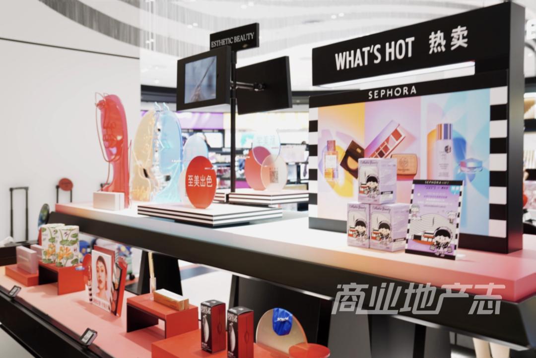 为了提升观察海口万象城的本地化视角,我在海口住了一整周