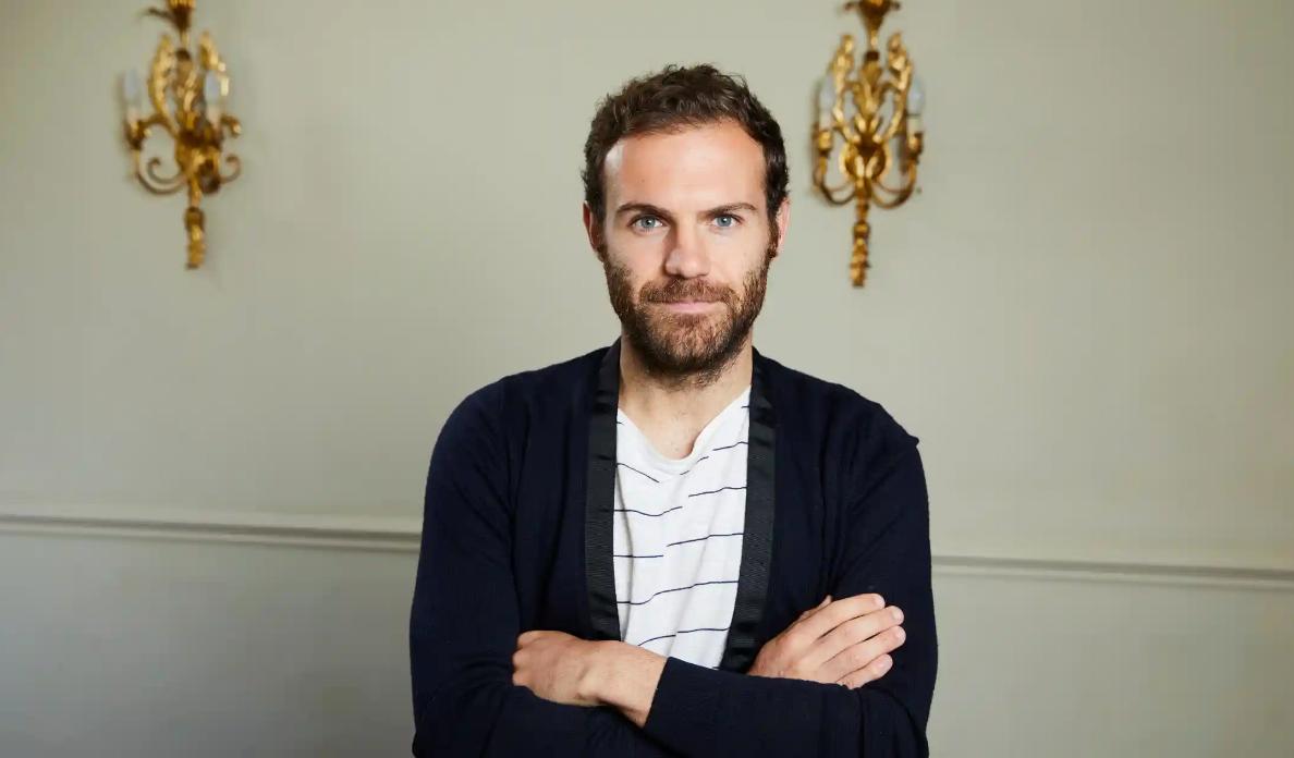 胡安马塔能踢中前卫吗,胡安马塔实况足球