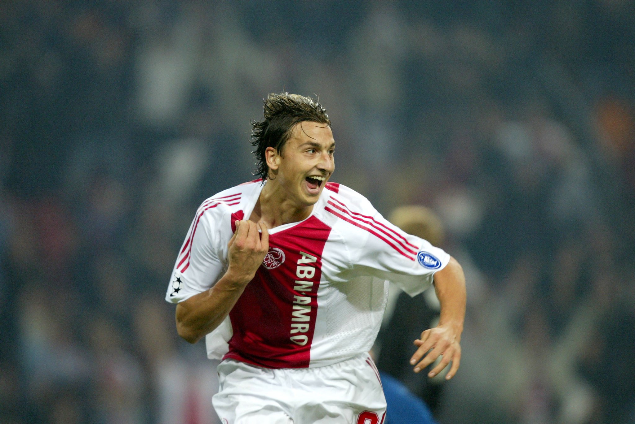 伊布在巴黎出战180场打入156球,伊布和马尔蒂尼同队