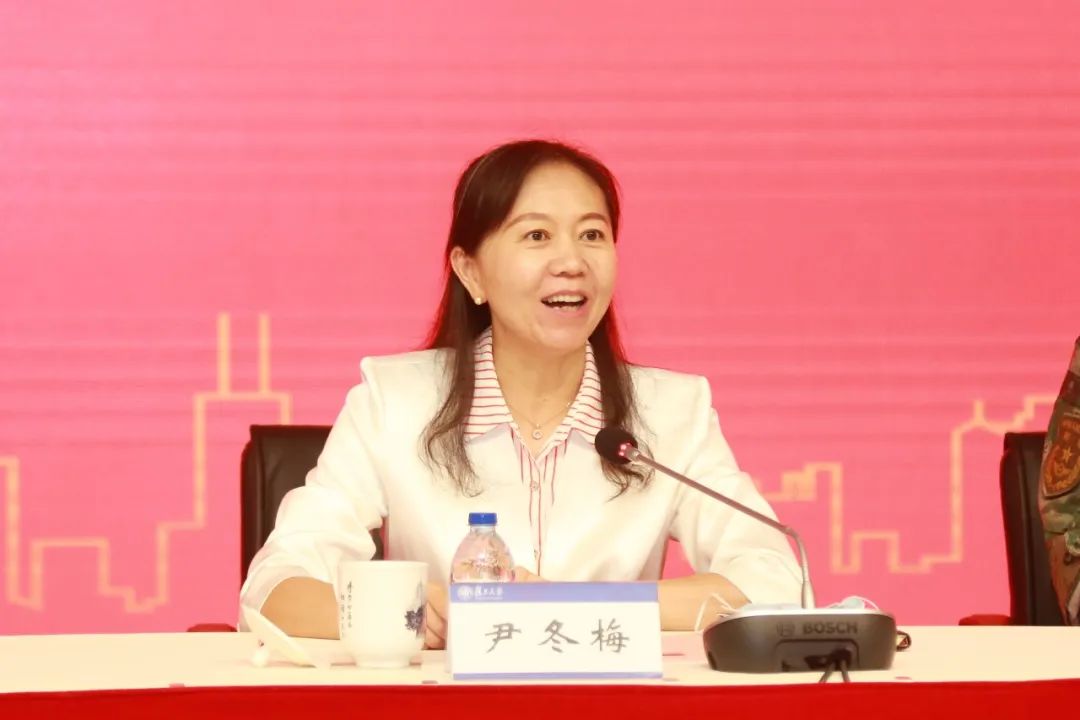 军训英姿飒爽的背后是汗水换来的,军训用汗水向青春致敬