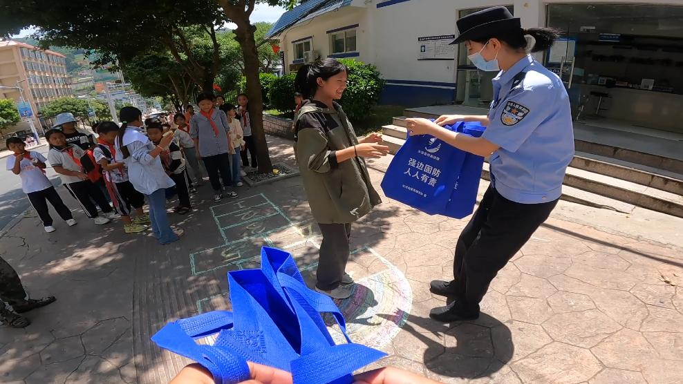 这个“六一”,真“警”彩!